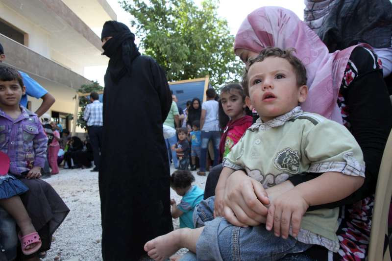 Syrian-refugee-families-being-registered-UNHCR