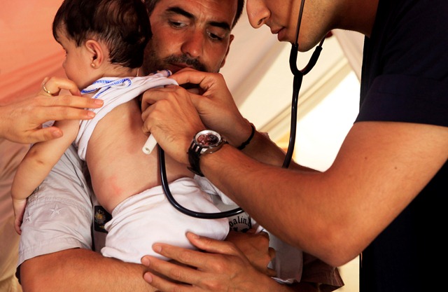 Syria Refugees - Medical Care UNHCR Donate Kids