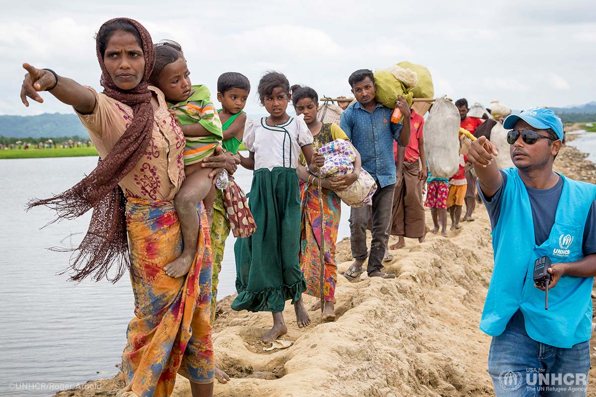Rohingya refugees make their way to a camp