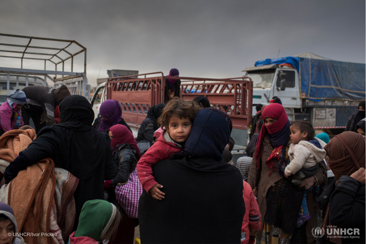 Iraq-crosos-people fleeing conflict