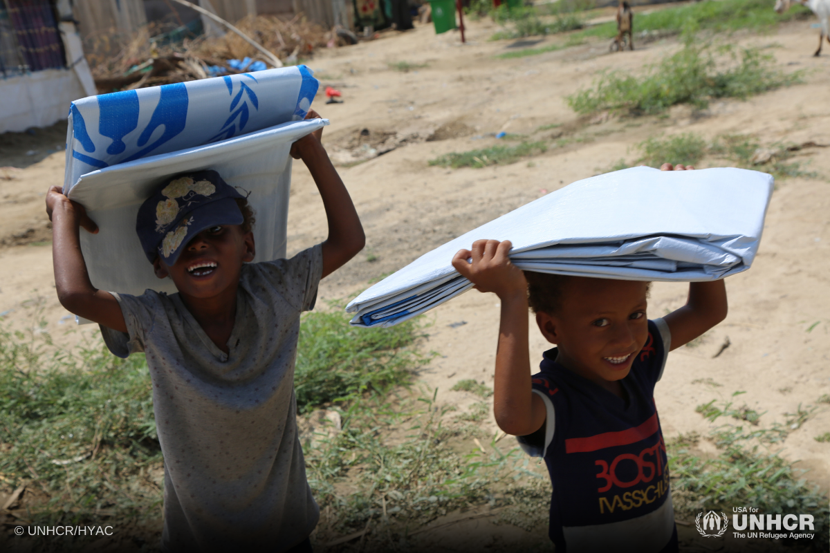 UNHCR distributes aid and plastic sheets to displaced communities in Lahj, Yemen