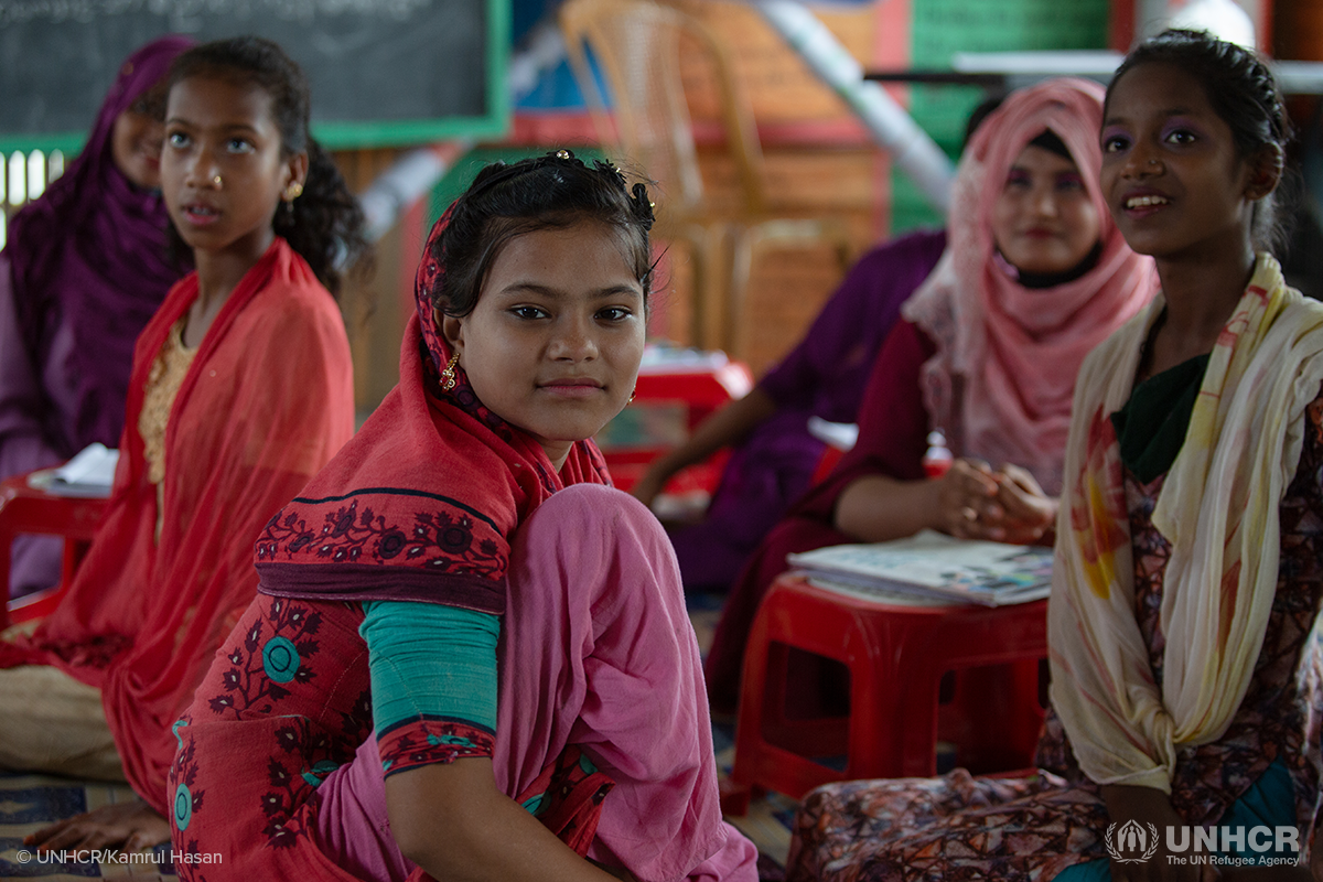 rohingya refugee girls in an education center