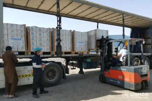 Relief items are loaded from UNHCR’s global stockpile in Dubai bound for victims of flooding in Karachi, Pakistan. 